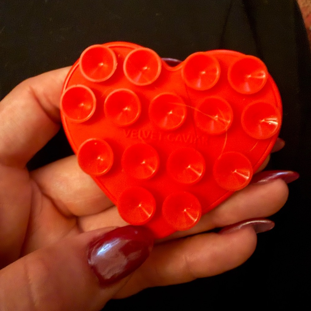 Velvet Caviar Red Heart MagSafe Grip